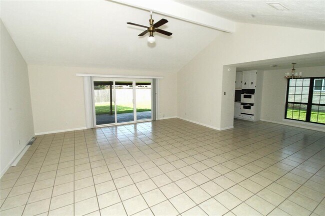 Building Photo - 318 Petunia St