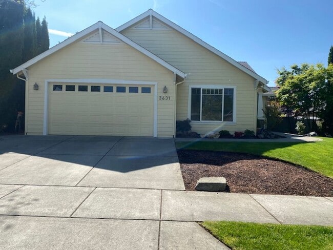 Foto del edificio - NEW TO MARKET, 3 BEDROOM EAST MEDFORD HOME