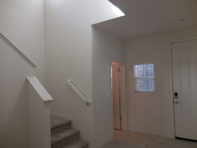 Building Photo - 1095 Purdue Ct