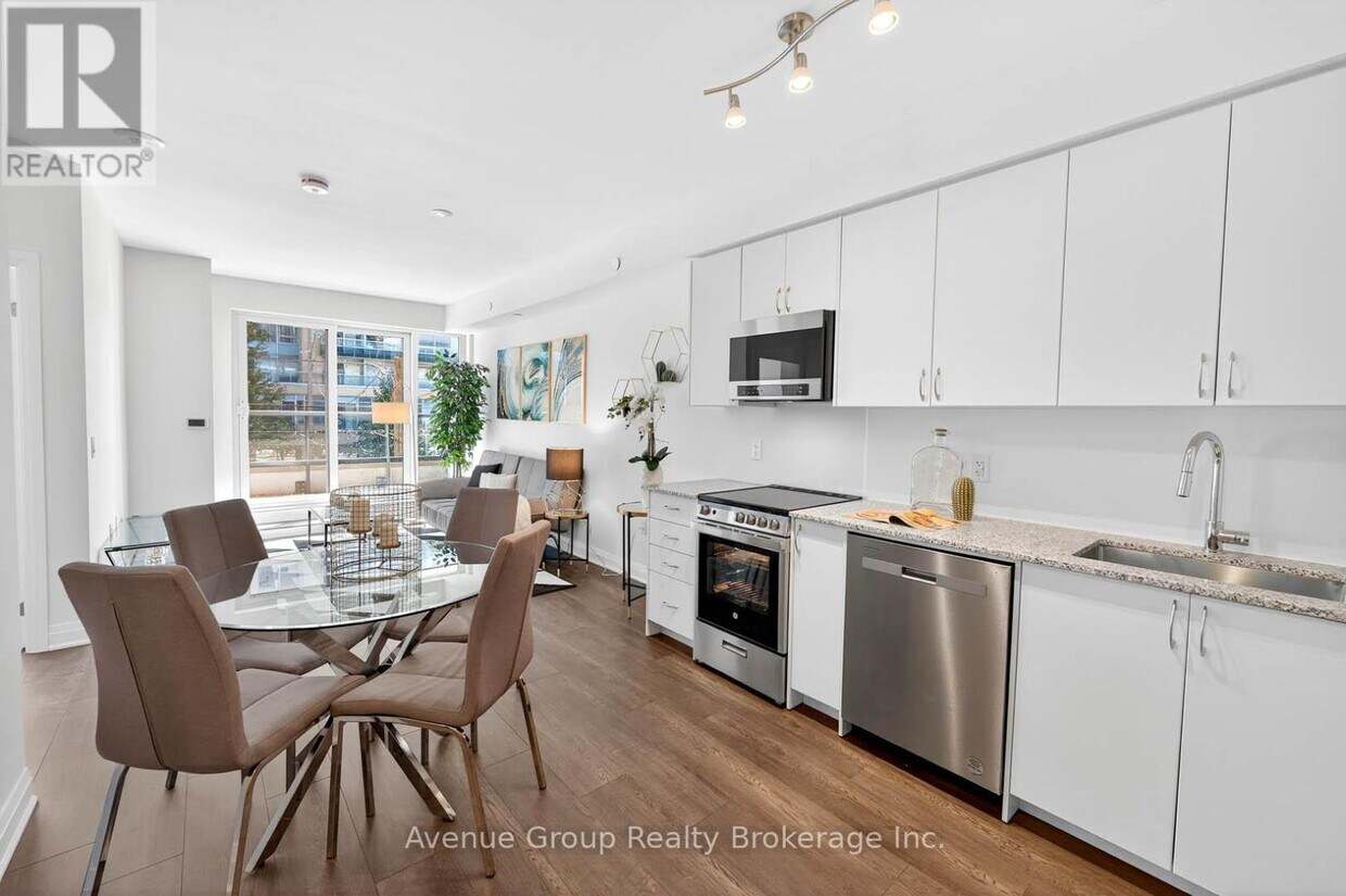 Photo principale - 700 Sheppard Ave W