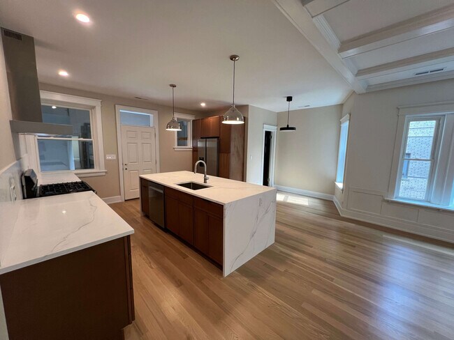 Foto del edificio - 5841 N Kenmore Ave
