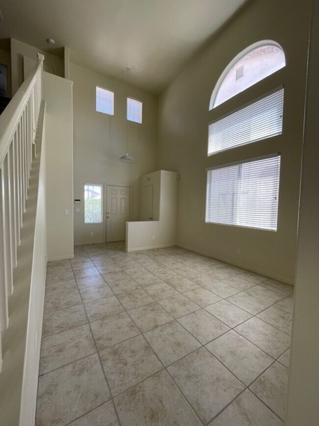 Foto del edificio - MOVE-IN READY 4BR/3BA SINGLE FAMILY HOME I...