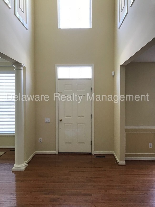 Building Photo - Beautiful former Model home in Willowwood