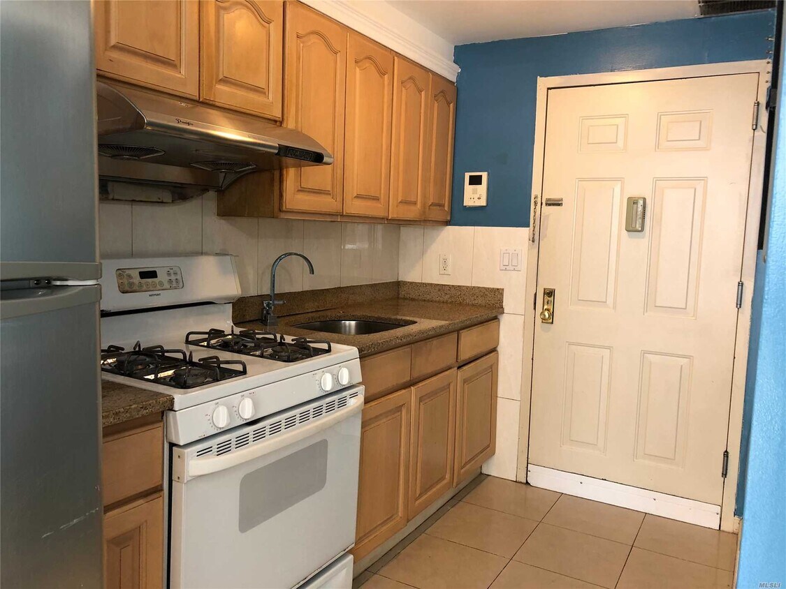 Foto principal - 43-24 Robinson St