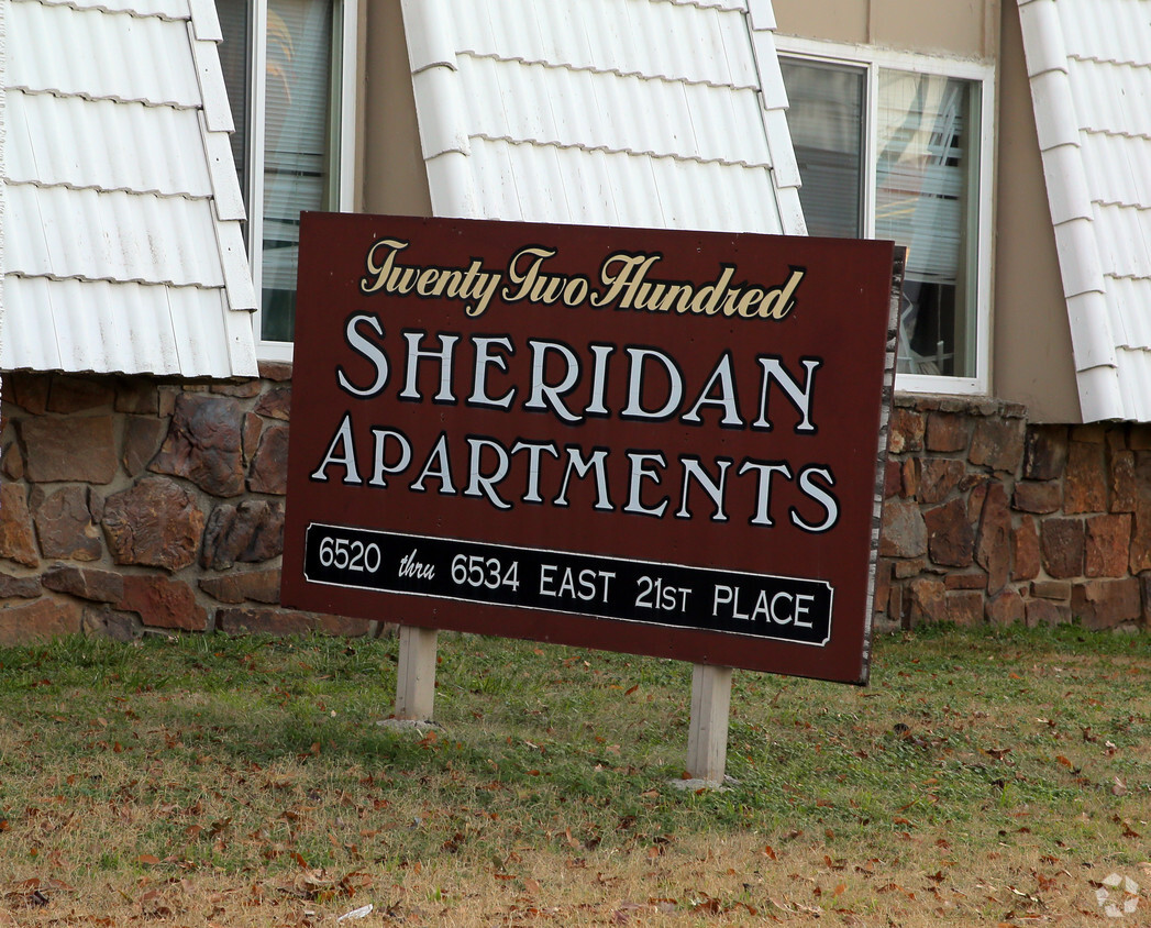 Building Photo - 2200 Sheridan Apartments