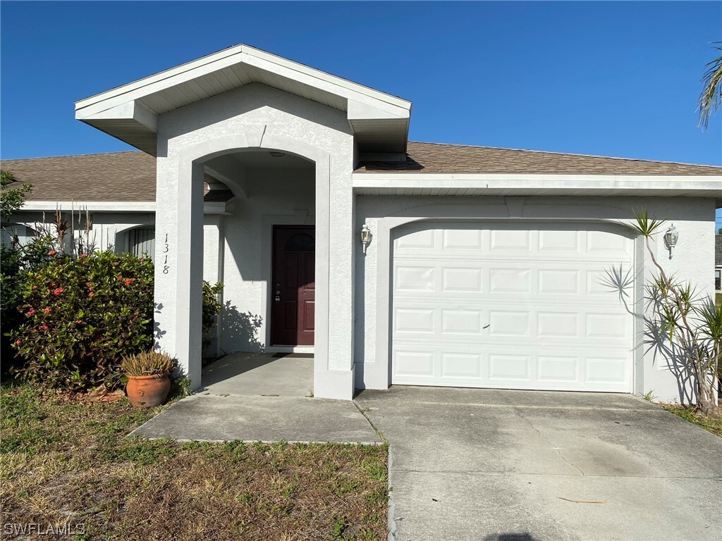 1318 Country Club Blvd, Cape Coral, FL 33990 Townhome Rentals in Cape