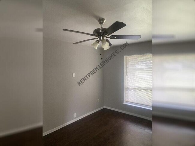 Foto del edificio - 7924 Silverdale Dr