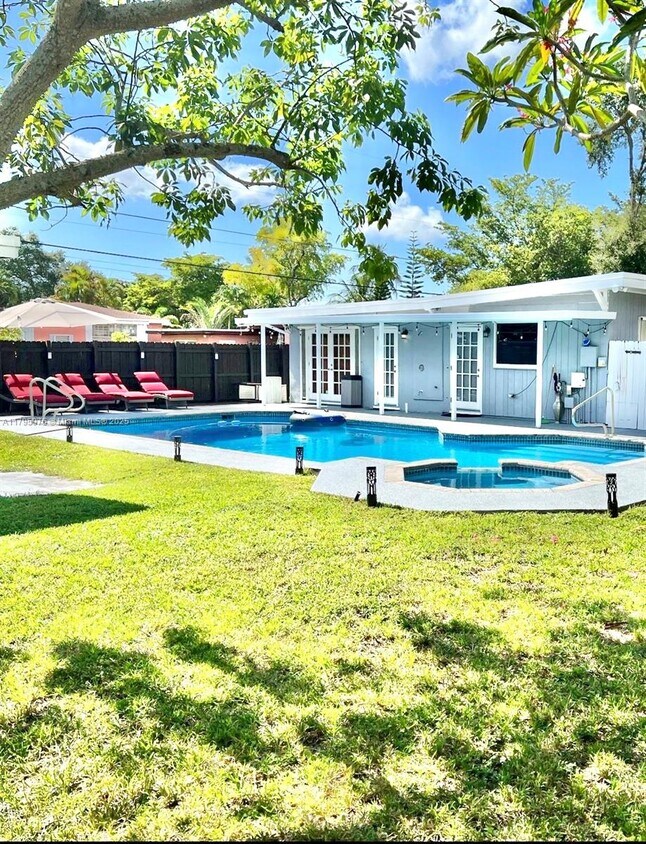 Primary Photo - 12805 NE 11th Ct
