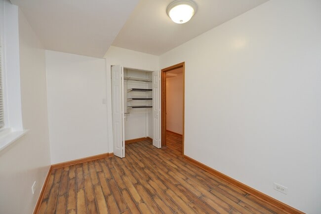 Building Photo - 1007 N La Salle Dr