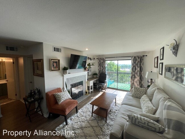 Building Photo - 1 br, 1 bath House - 13950 E. Oxford Place...