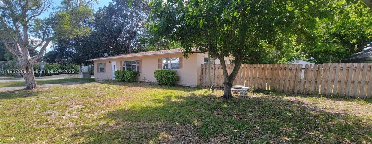 Primary Photo - 300 SW 32nd Ave