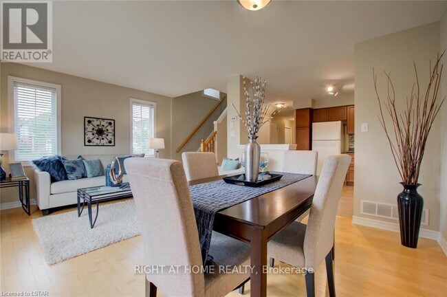 Photo du bâtiment - 1059 Whetherfield St