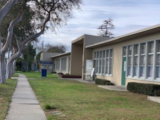 Frente a la escuela primaria Bret Harte - 1718 E Phillips St