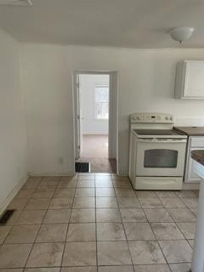 Building Photo - New Listing!