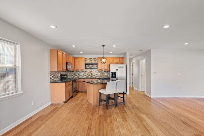 Building Photo - 1112 Belmont Ave
