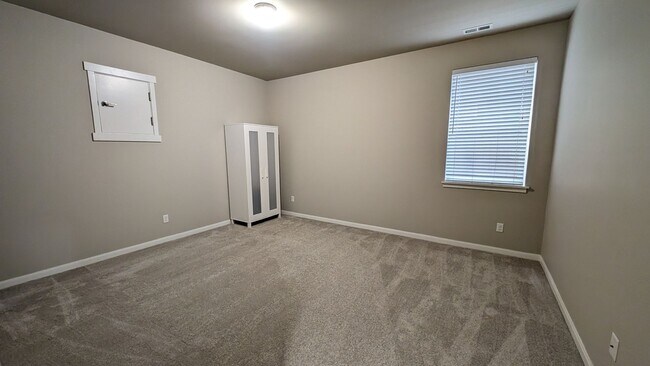Foto del edificio - LAKE STEVENS 2700+ sq.ft House with 2 Primary suites, Family & Bonus Rooms