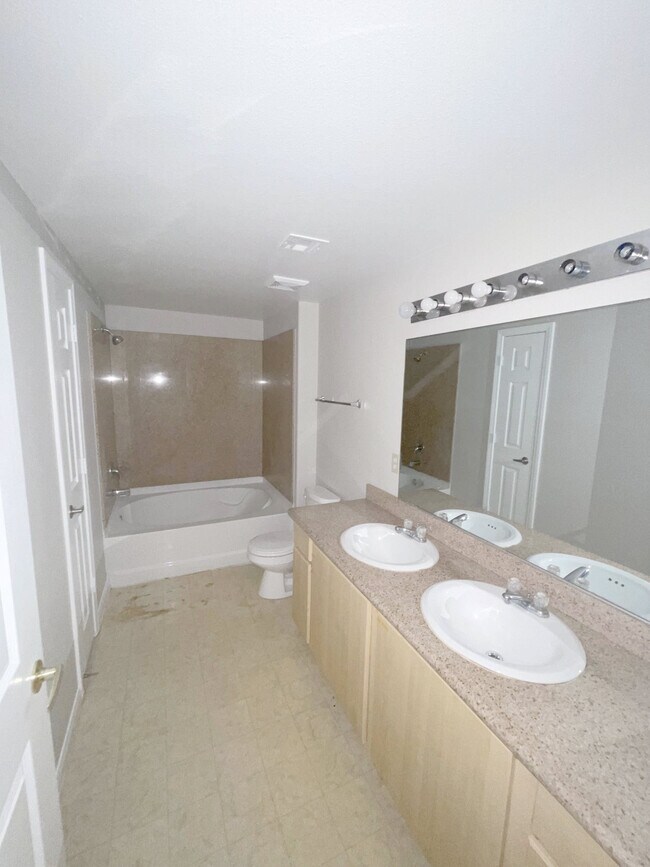 Building Photo - 8000 Badura Ave