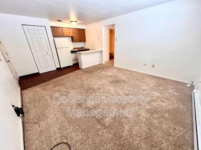 Building Photo - 405 Lunar Ln