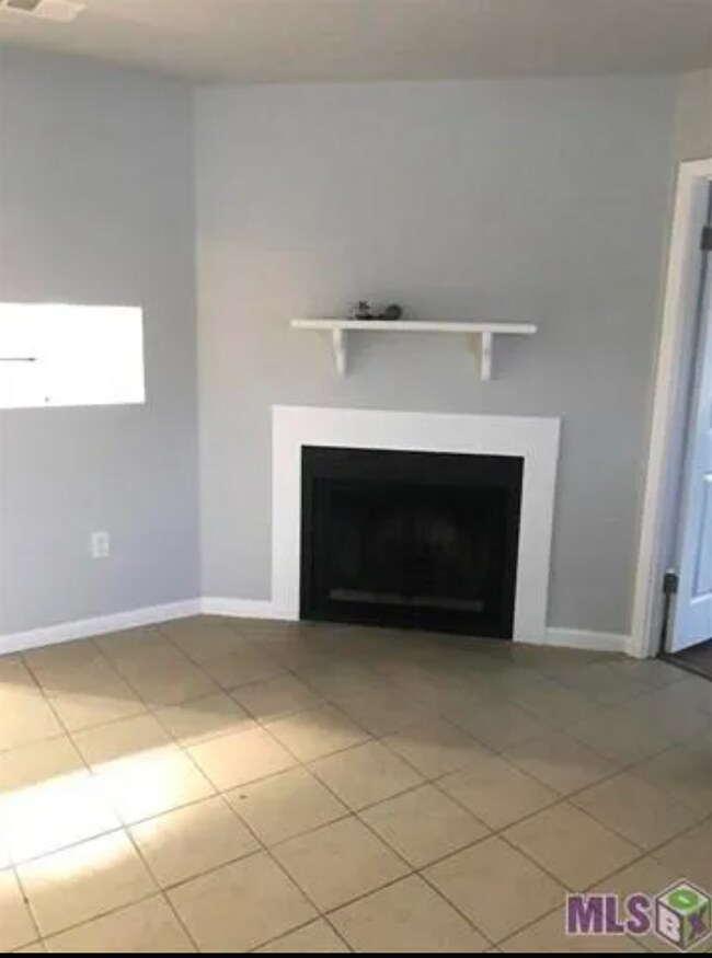 823 Hammond Manor Dr Unit C, Baton Rouge, LA 70816 Apartments 823