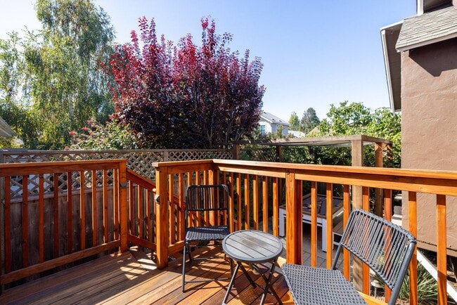 Building Photo - Wonderful Rockridge Home for Lease