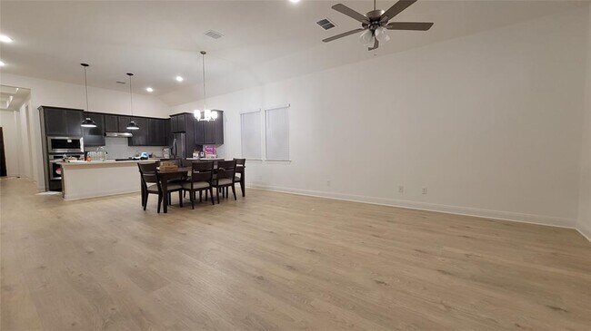Foto del edificio - 1720 Scenic Hts Ln