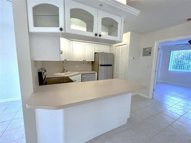Foto del edificio - 2175 NE 56th St