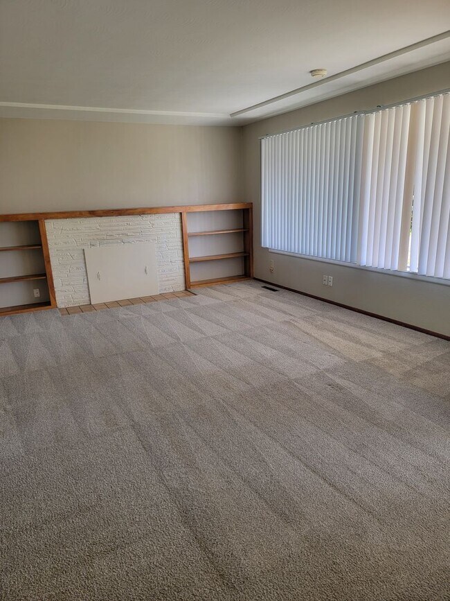 Foto del edificio - Affordable Lakewood 3 bedroom Rambler