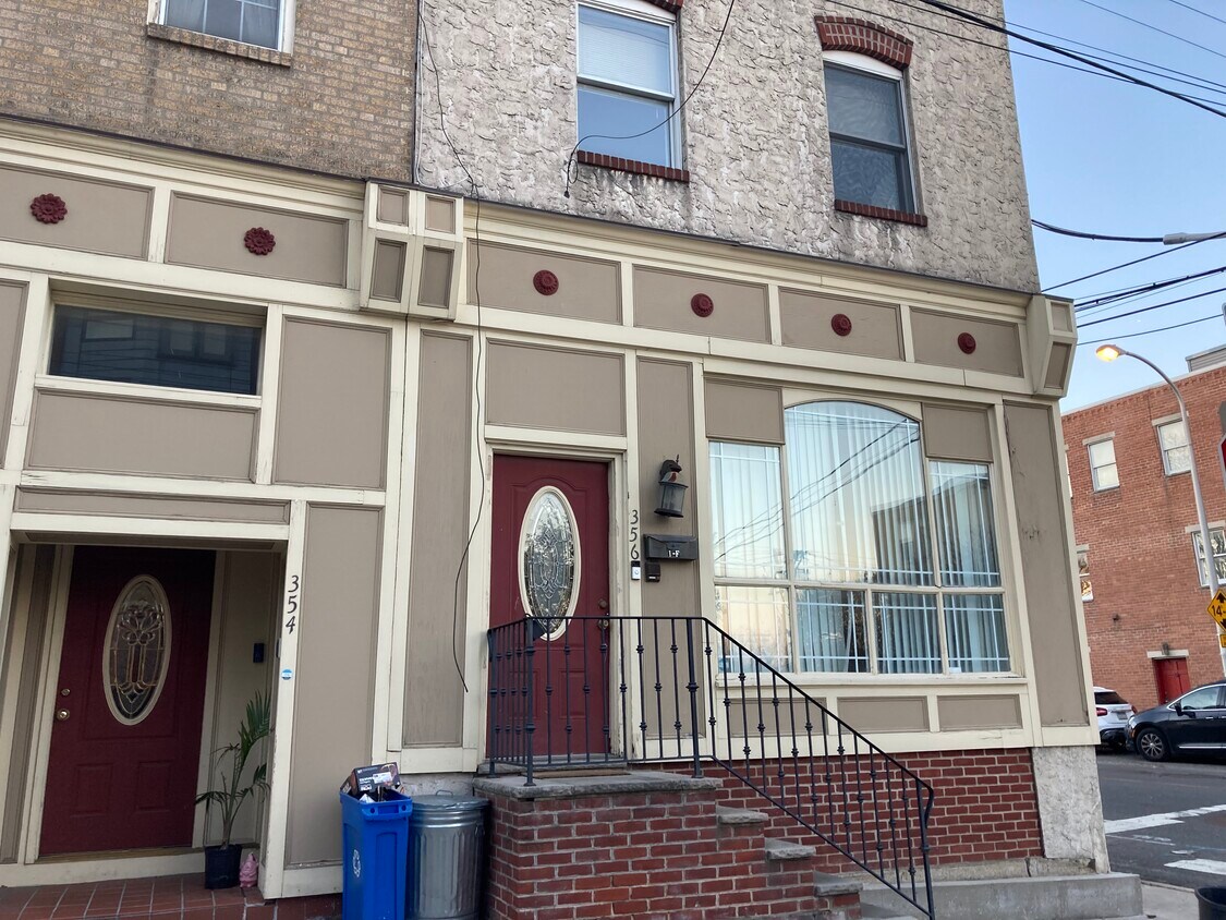 Primary Photo - 356 N Front St