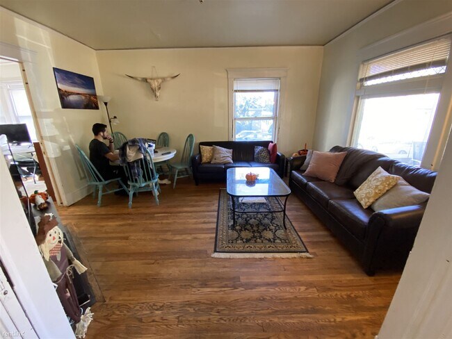 Building Photo - 7 br, 2 bath House - 515 N Division St 515...