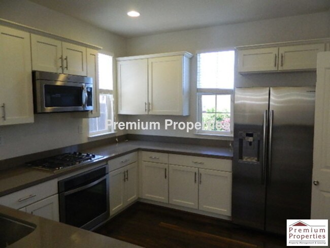 Building Photo - 574 Falling Star Dr