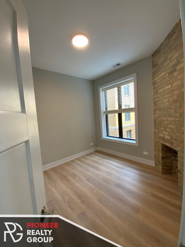 Foto del edificio - 440 W Belden Ave