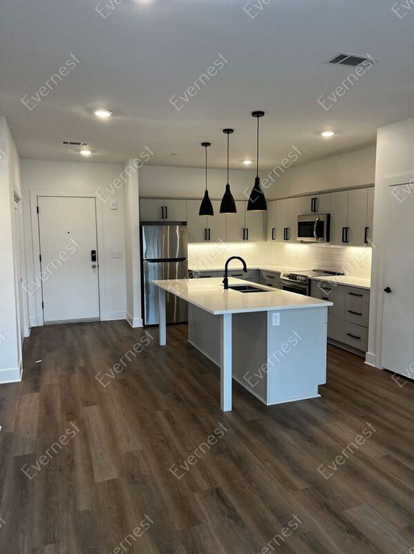 Building Photo - 2704 Clifton Ave
