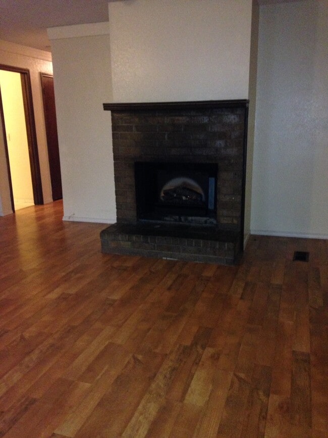 Building Photo - 312 W Quantico St