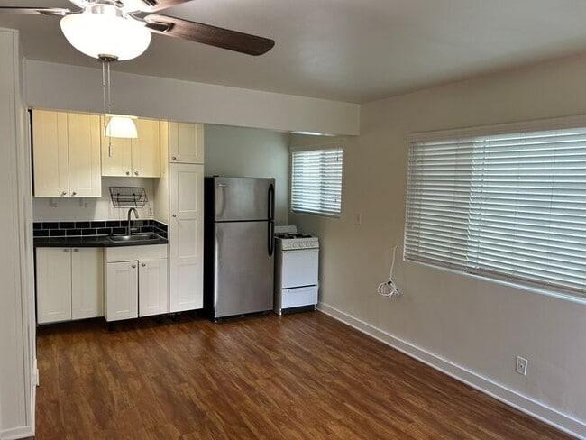 Building Photo - WONDERFULLY LOCATED DWNSTRS 1BD 1BA STUDIO IN OLD TOWN SEAL BEACH!