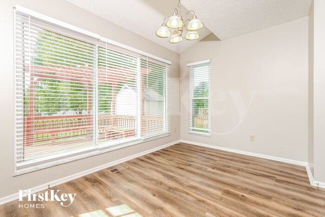 Foto del edificio - 5717 Pleasant Hill Dr