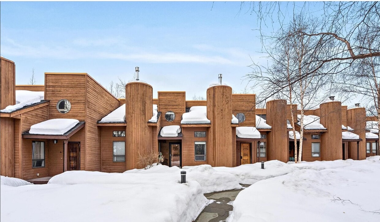 13210 Old Seward Hwy Unit 4, Anchorage, AK 99515 Condo for Rent in