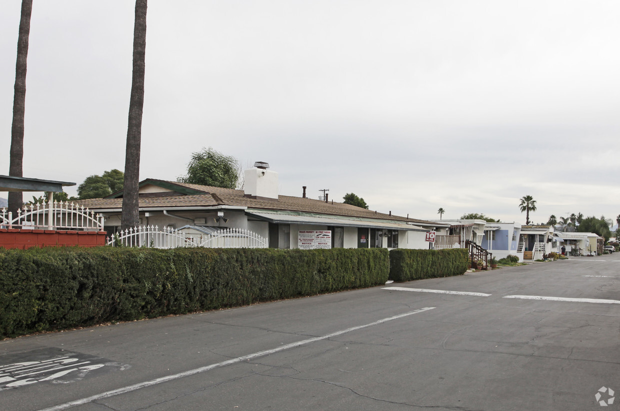 Building Photo - Valley Parkway Mobile Home Park