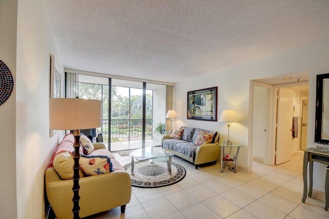 Building Photo - 6895 Willow Wood Dr