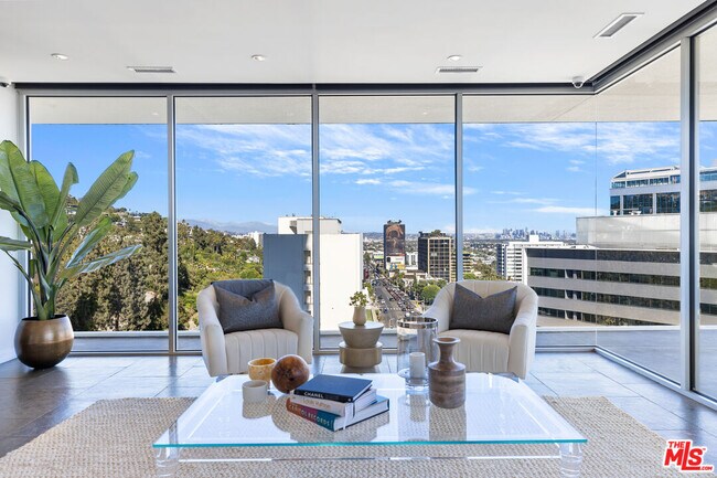 Foto del edificio - 9255 Doheny Rd