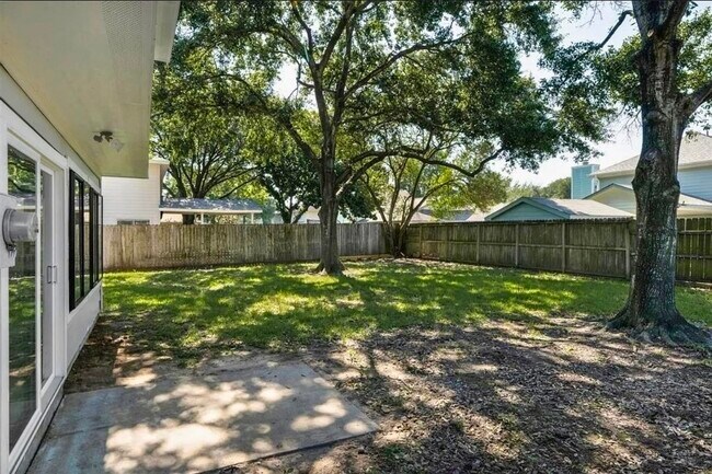 Building Photo - 2519 Silver Cypress Dr