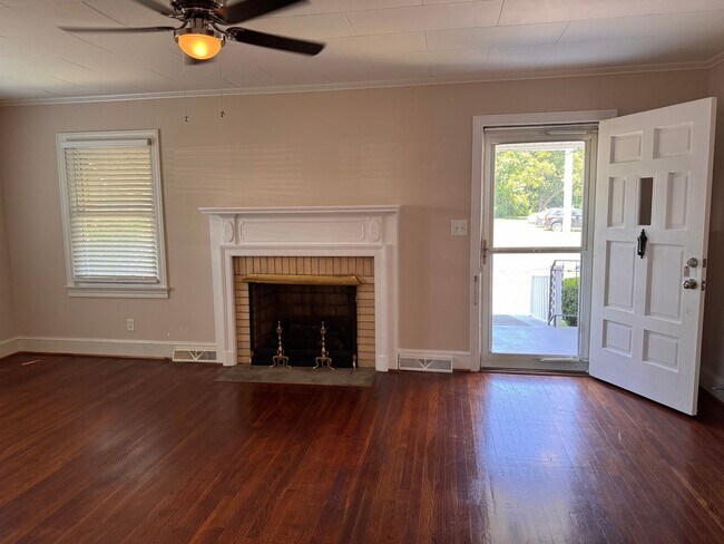 Foto del edificio - 2 BED, 1 BATH HOME LOCATED A FEW BLOCKS FROM DOWNTOWN ASHEBORO!