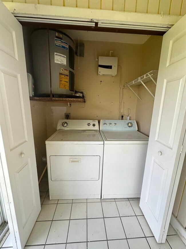 Building Photo - 5955 Longbow Ln
