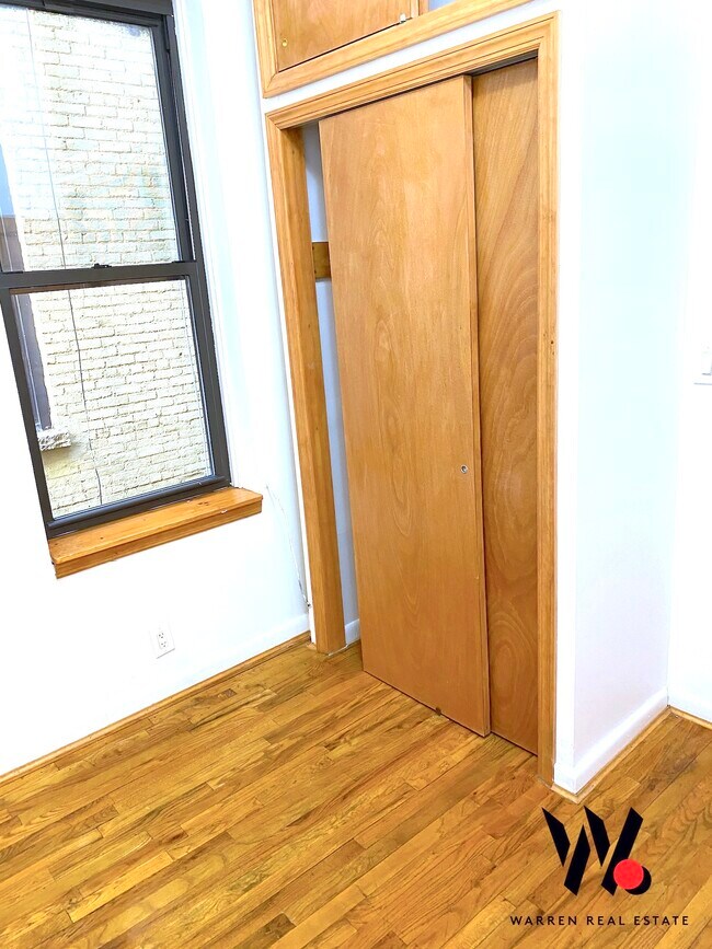 Foto del edificio - 304 EAST 11 STREET