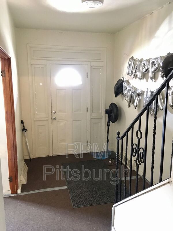 Building Photo - 355 Semple St