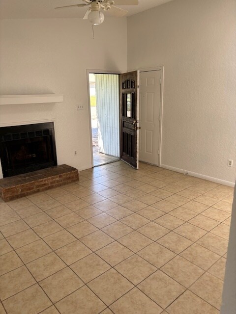 Building Photo - 1402 Ashley Dr