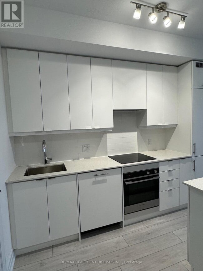 Building Photo - 30 Elm Dr W