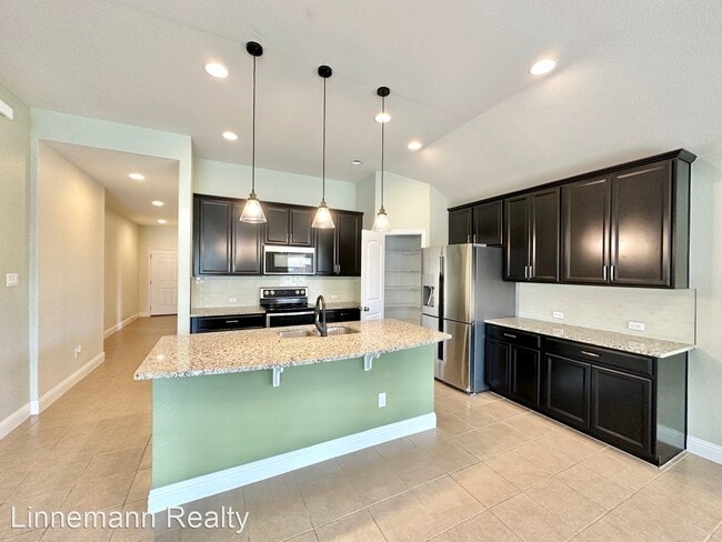 Building Photo - 4 br, 2 bath House - 830 Old World Drive