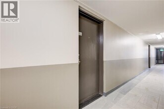 Building Photo - 82 Elgin St S