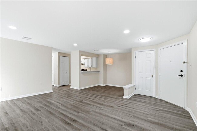 Building Photo - 819 Stratford Way