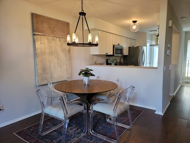 Building Photo - 1052 Seco St